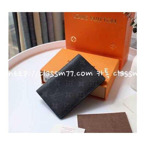 루이비통 23 한정판 M60181 소가죽 카프스킨 여권 지갑 E105