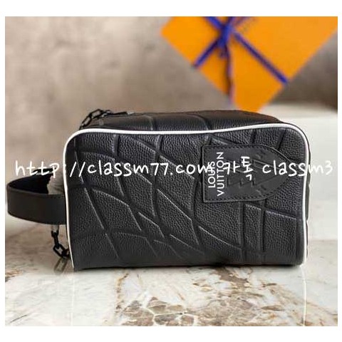 루이비통 23 한정판 SEASON2 Cloakroom Dopp Kit M81849 클러치백 가방 C746