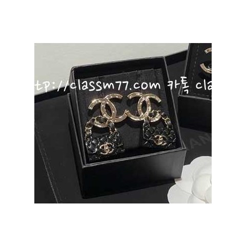 샤넬 23 한정판 귀걸이 D520