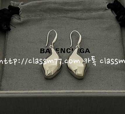 발렌시아가 23 한정판 귀걸이 D596