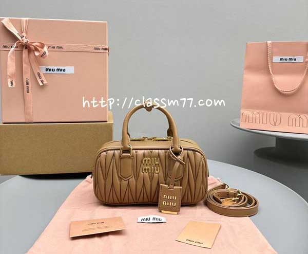 미우미우 23 한정판 Mini Hobo 5555 양가죽 램스킨 크로스백 가방 C1548