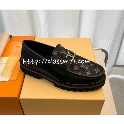 루이비통 23 한정판 Charlie 소가죽 카프스킨 구두 B1395