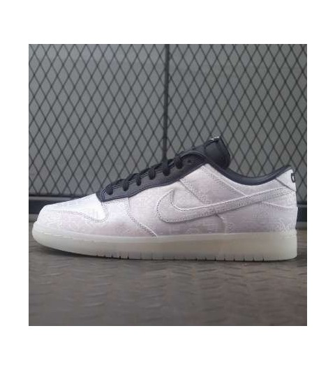 [NIKE] 나이키 x 클랏 23 한정판 덩크 로우 프라그먼트 X 클랏 블랙 앤 화이트 운동화 B1700