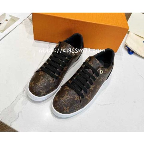 루이비통 24 한정판 여성 소가죽 카프스킨 신발 B1767