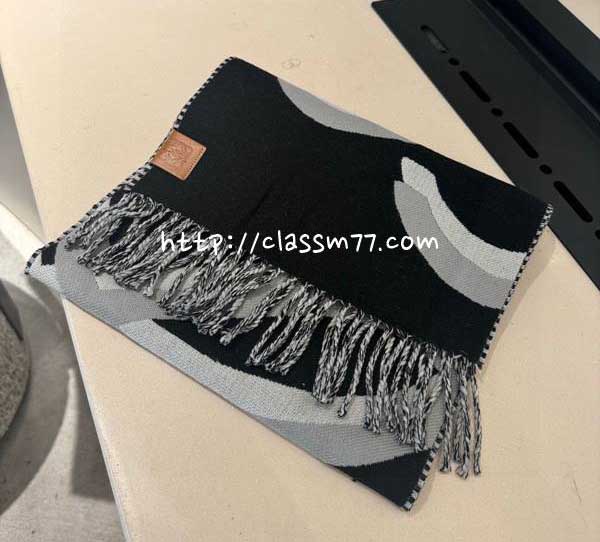 로에베 24 한정판 양면 목도리 D1242