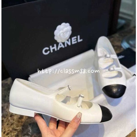 샤넬 24 한정판 여성 신발 B2114