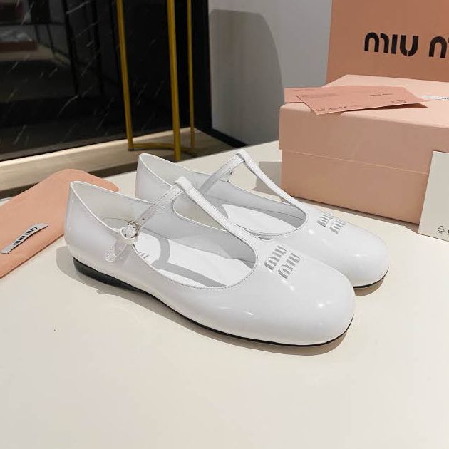 미우미우 24 한정판 여성 신발 B2124