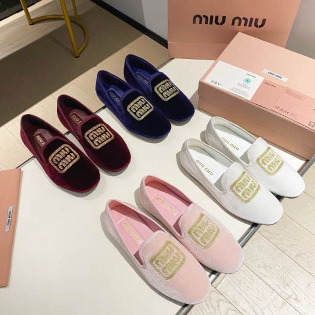 미우미우 24 한정판 여성 신발 B2128