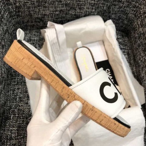 샤넬 24 한정판 여성 슬리퍼 B2373