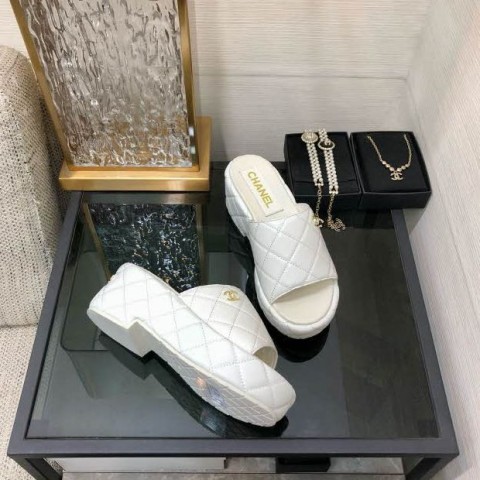 샤넬 24 한정판 여성 슬리퍼 B2386