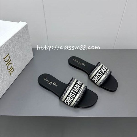 디올 24 한정판 여성 양가죽 램스킨 슬리퍼 B2536