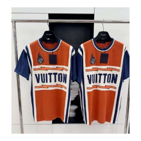 루이비통 24 한정판 자수 니트 반팔 티셔츠 1AFANP A8215