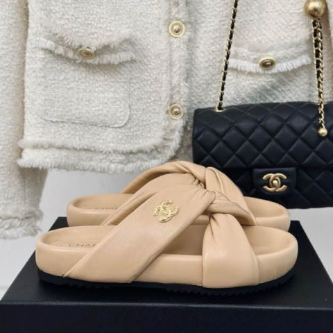 샤넬 24 한정판 여성 슬리퍼 B2652
