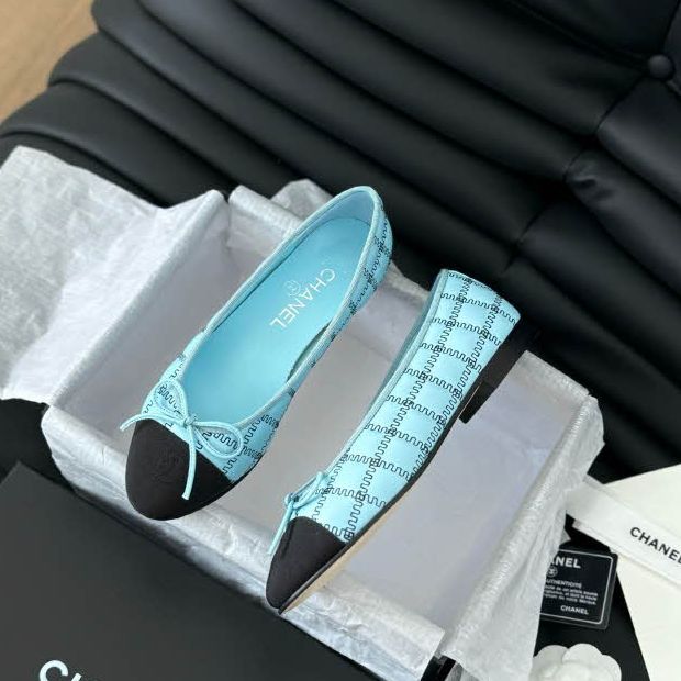샤넬 24 한정판 여성 신발 B2663