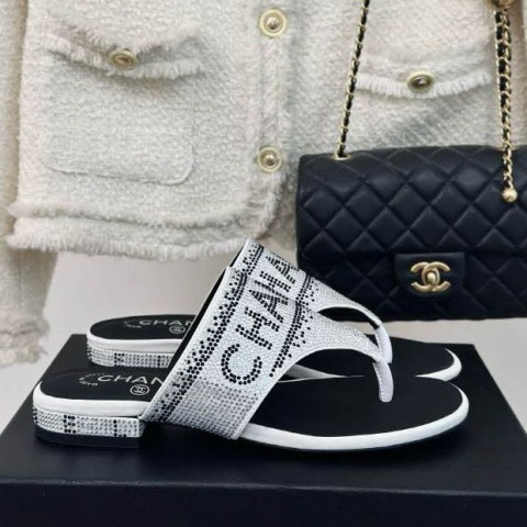 샤넬 24 한정판 2cm 여성 슬리퍼 B2674