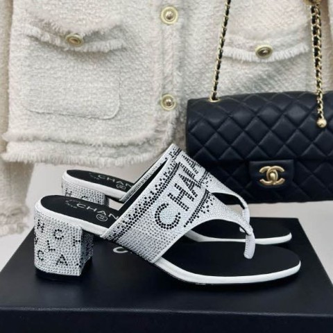샤넬 24 한정판 4.5cm 여성 슬리퍼 B2675