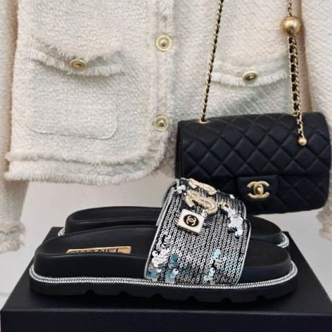 샤넬 24 한정판 여성 슬리퍼 B2680