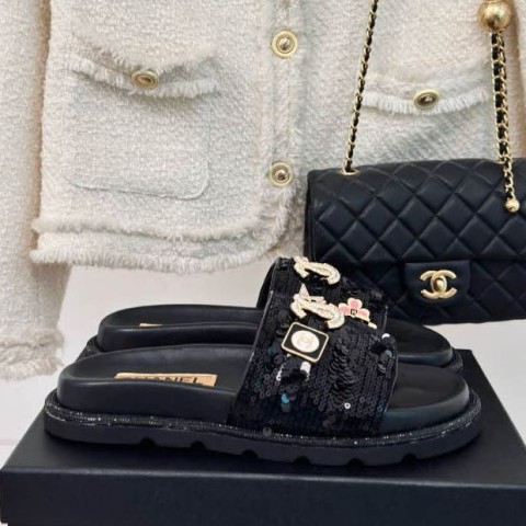 샤넬 24 한정판 여성 슬리퍼 B2681