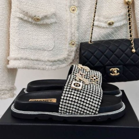샤넬 24 한정판 여성 슬리퍼 B2682