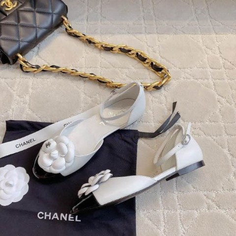 샤넬 24 한정판 여성 신발 B2795