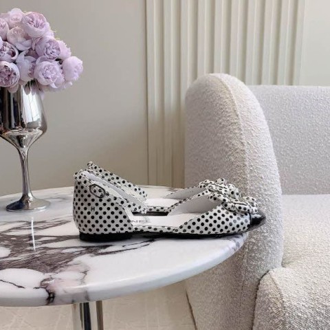 샤넬 24 한정판 여성 신발 B2798