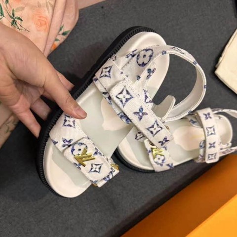 루이비통 24 한정판 여성 샌들 B2841