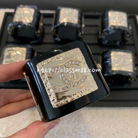 샤넬 24 한정판 팔찌 D1902