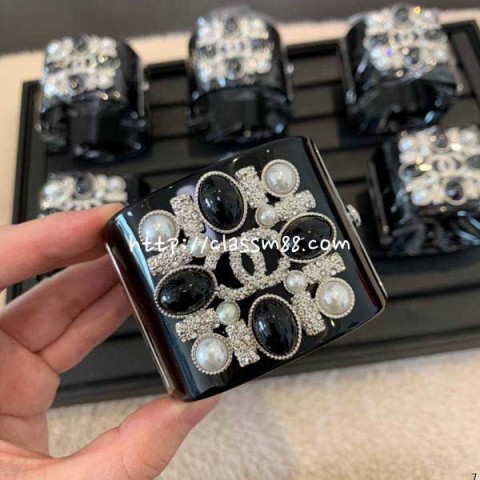 샤넬 24 한정판 팔찌 D1910