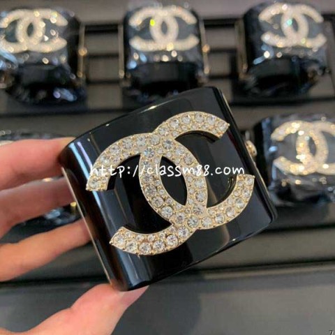 샤넬 24 한정판 팔찌 D1911