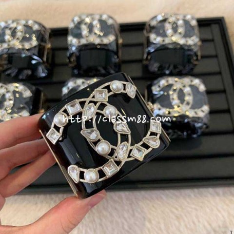 샤넬 24 한정판 팔찌 D1913