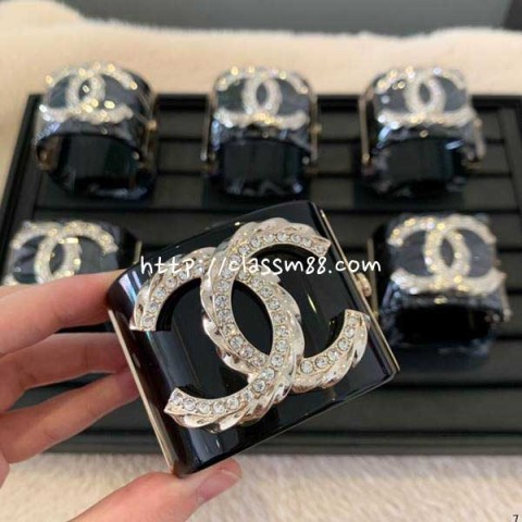 샤넬 24 한정판 팔찌 D1915