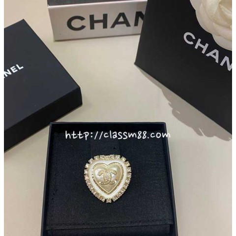 샤넬 24 한정판 브로치 D1939