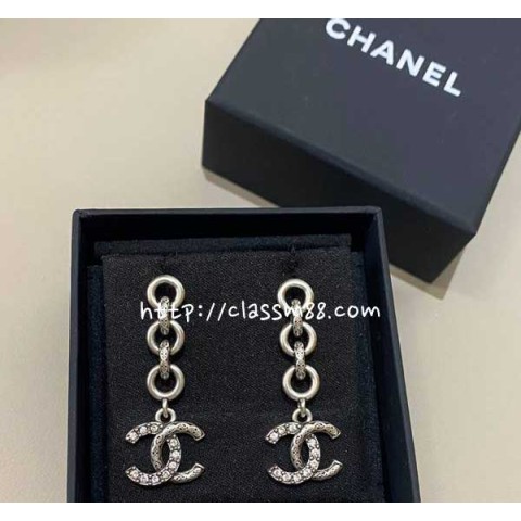 샤넬 24 한정판 귀걸이 D1947
