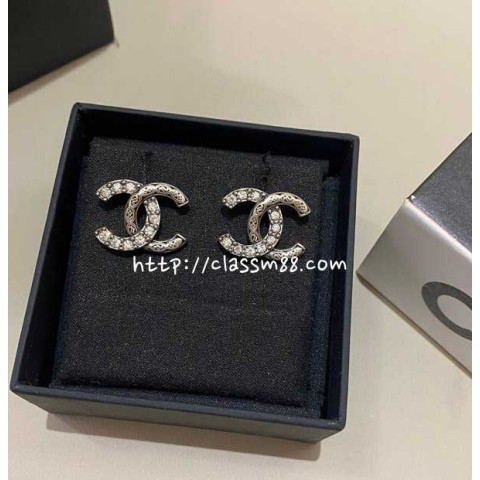 샤넬 24 한정판 귀걸이 D1948