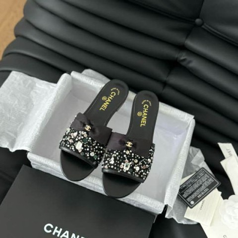 샤넬 24 한정판 여성 슬리퍼 B3444