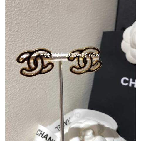 샤넬 24 한정판 귀걸이 D2517