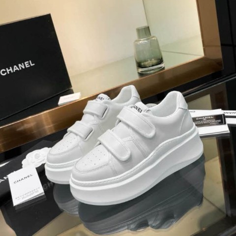 샤넬 24 한정판 여성 운동화 B3772