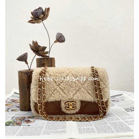 샤넬 24 한정판 m2337 양가죽 램스킨 크로스백 가방 C3502