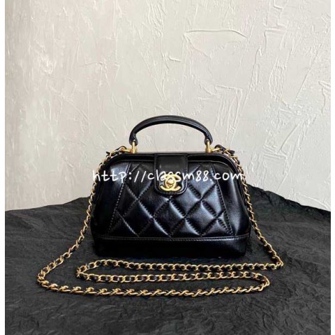 샤넬 24 한정판 m9305 양가죽 램스킨 크로스백 가방 C3590