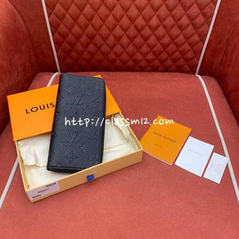 루이비통 25 한정판 M69047 장지갑 E487