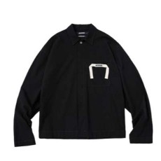 JACQUEMUS 자크뮈스 25 한정판 로고 자수 탭 코튼 셔츠 A10697