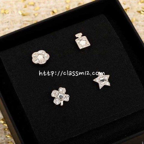 샤넬 25 한정판 4개 귀걸이 세트 D2616