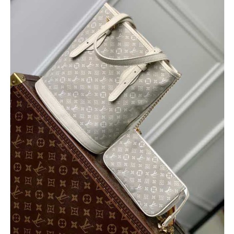 루이비통 25 한정판 23*26cm 크로스백 가방 C4086