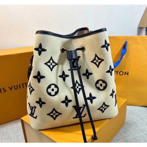 루이비통 25 한정판 26*26cm 크로스백 가방 C4107