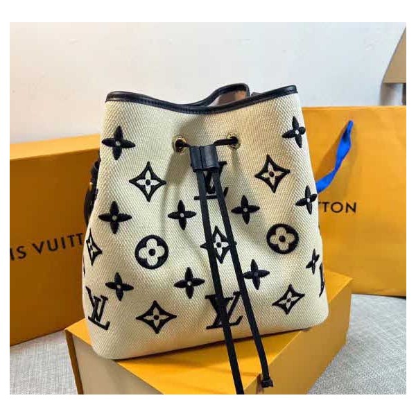 루이비통 25 한정판 26*26cm 크로스백 가방 C4107