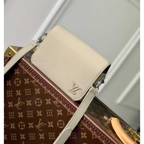 루이비통 25 한정판 17cm 크로스백 가방 C4125