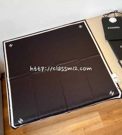 샤넬 25 한정판 트윌리 스카프 D2647