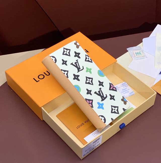 루이비통 25 한정판 19cm 장지갑 E571