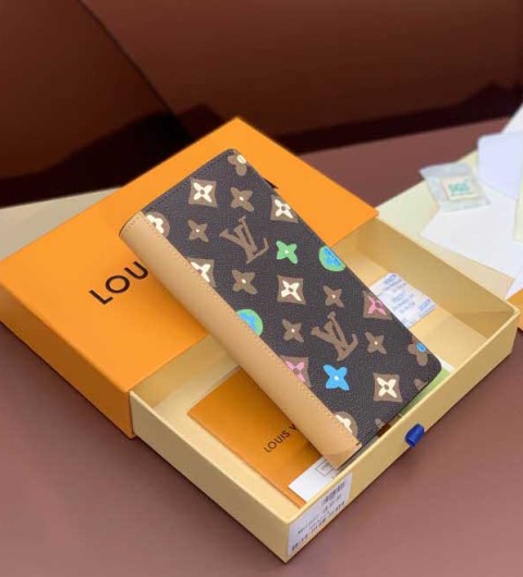 루이비통 25 한정판 19cm 장지갑 E572