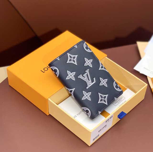 루이비통 25 한정판 11cm 반지갑 E585